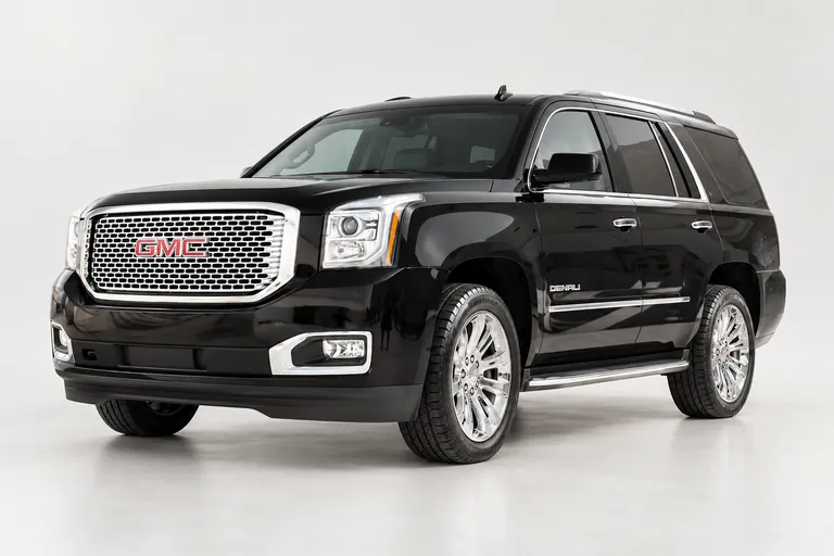 GMC Yukon Denali، صورة استوديو خارجية كاملة باتجاه اليسار