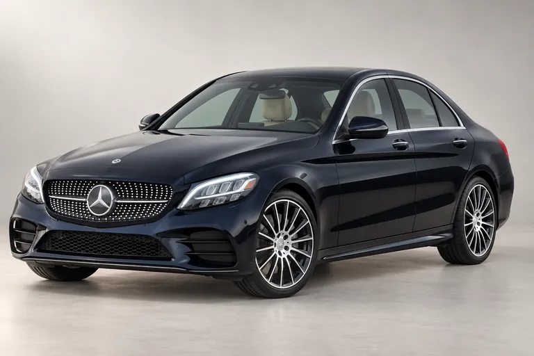 Mercedes-Benz C300 Black، صورة استوديو خارجية كاملة باتجاه اليسار