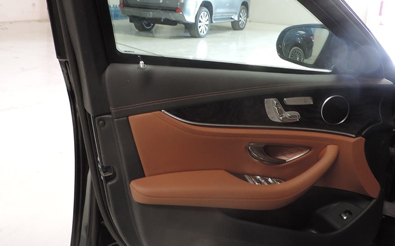 Berline Blindée M Benz blindé - vue extérieure détaillée 5