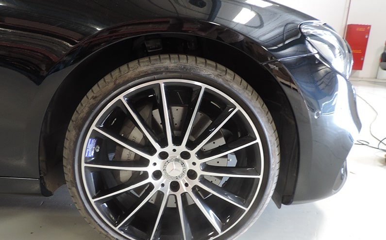 Berline Blindée M Benz blindé - vue extérieure détaillée 4