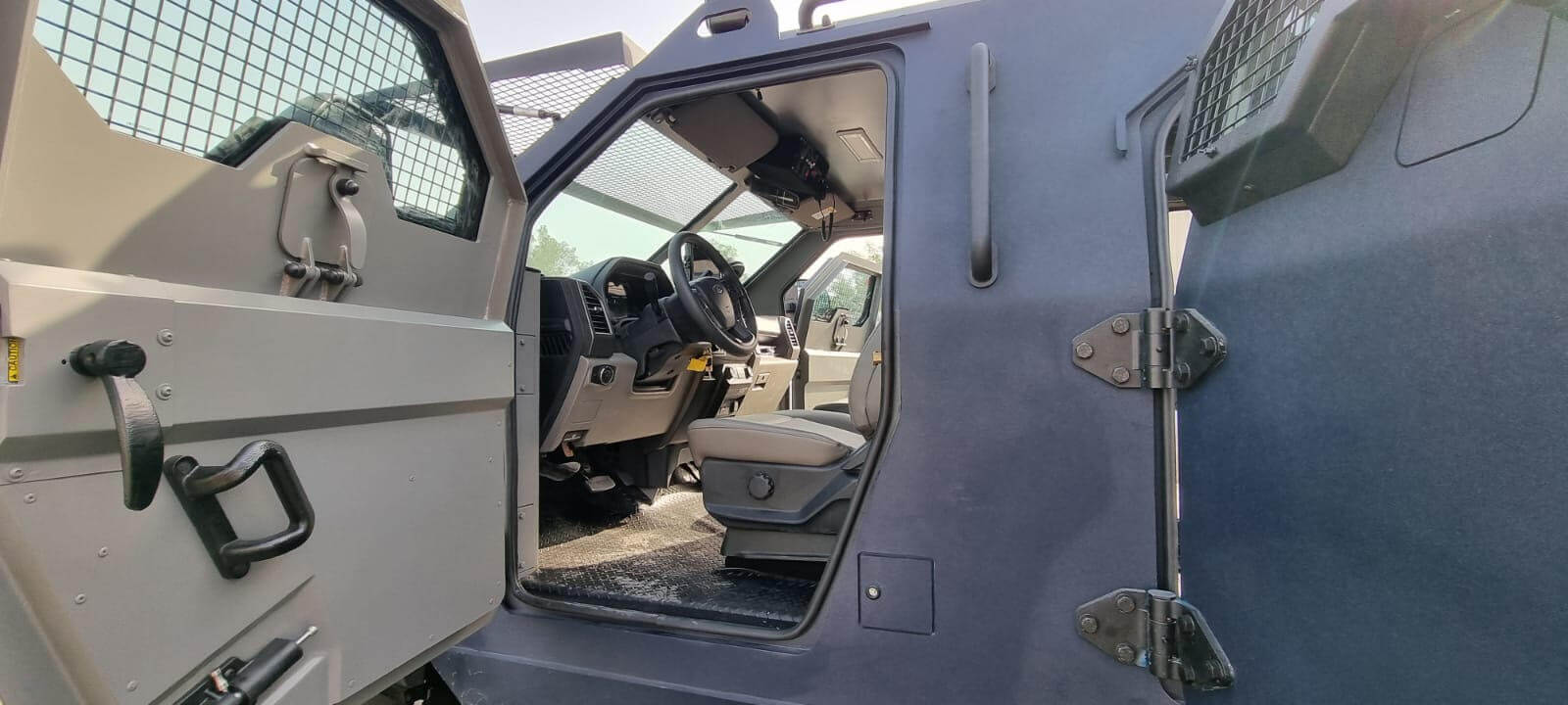 APC TAV Ford F550 6.7 V8 driver door open view