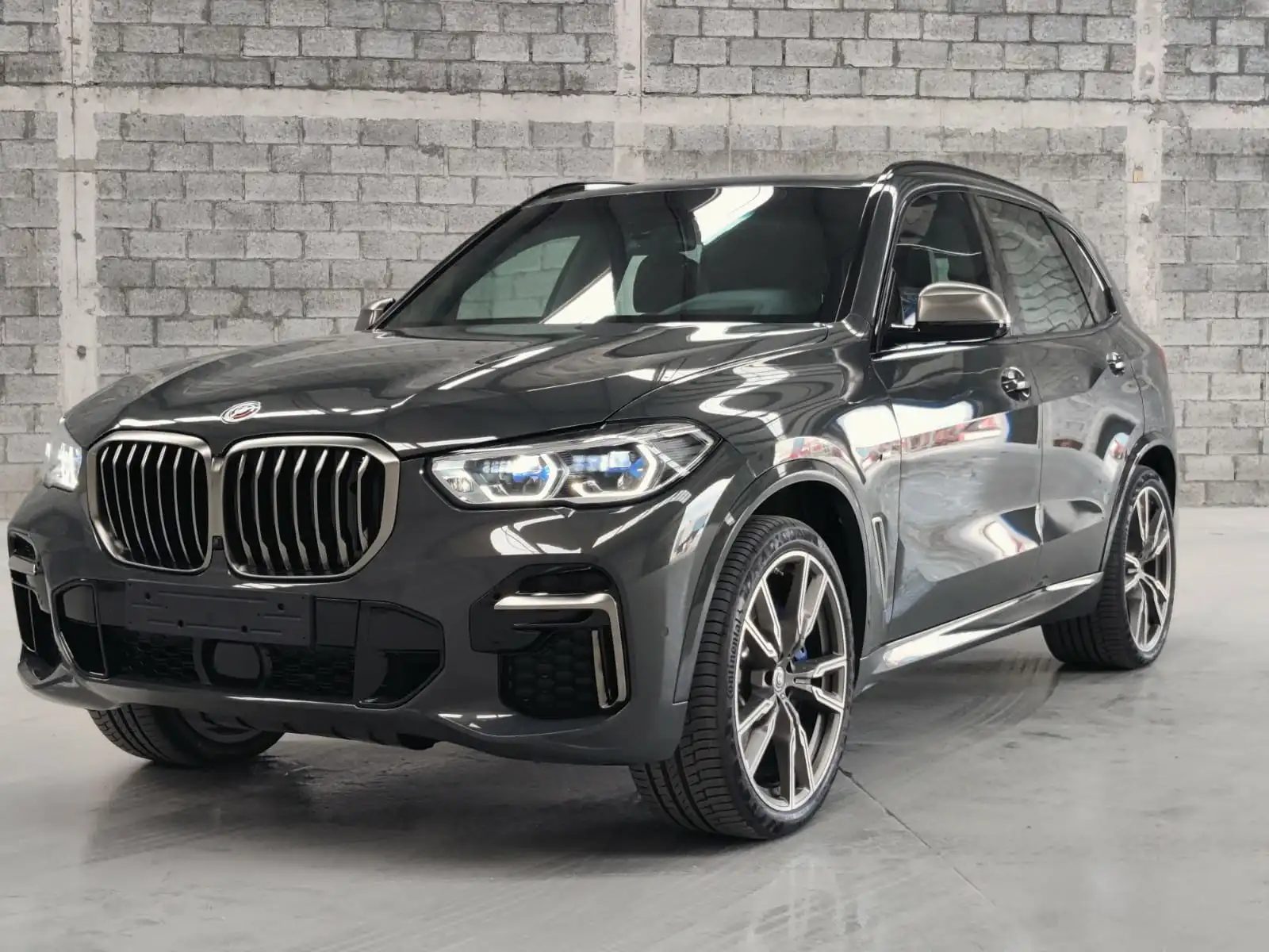 BMW x5 M50I 4 in the Armored Luxury category - front view, right side