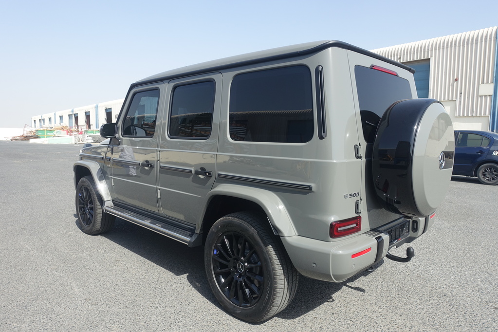 Mercedes-Benz G500 armored luxury SUV exterior inspection view