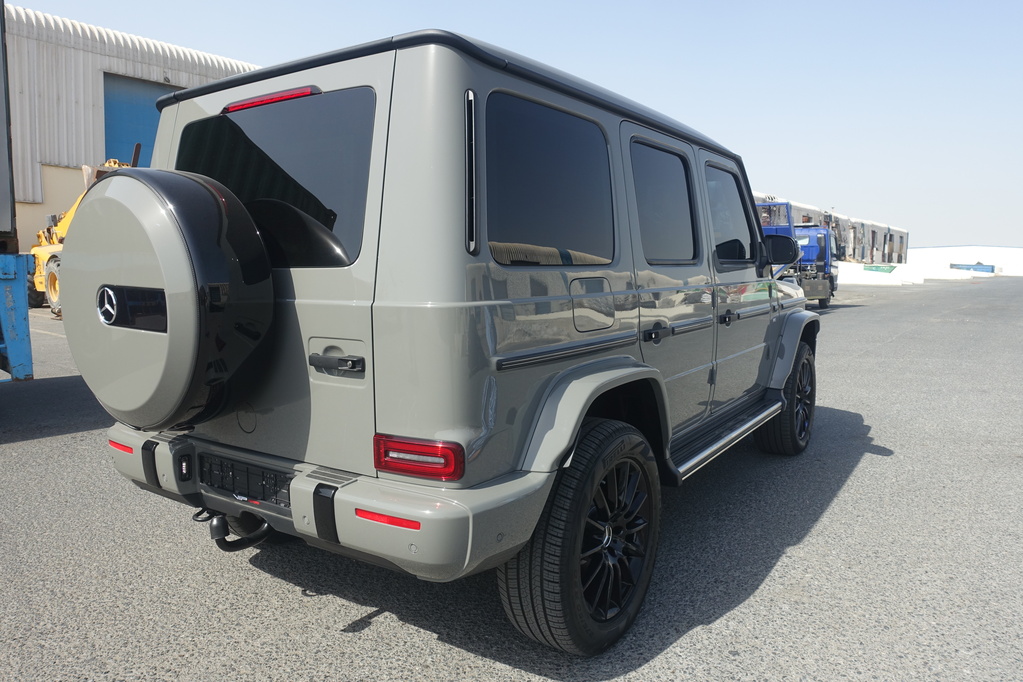 Mercedes-Benz G500 rear exterior detail with spare wheel and tailgate