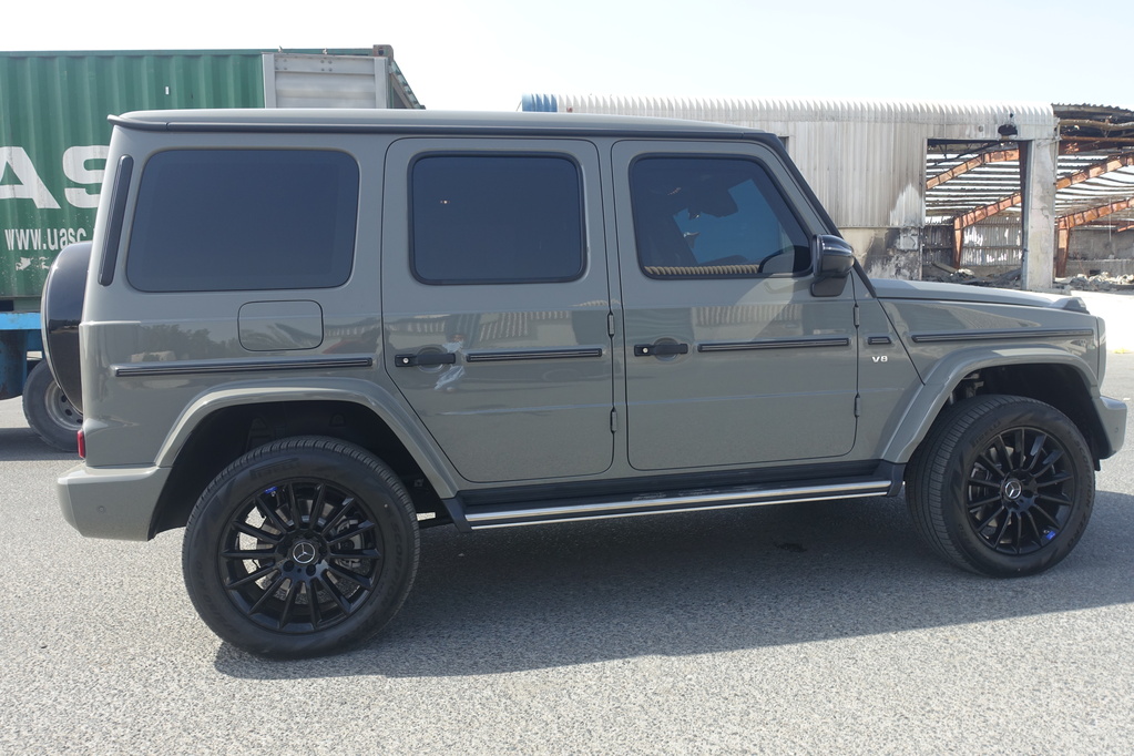 Armored Mercedes-Benz G500 grey exterior front quarter view