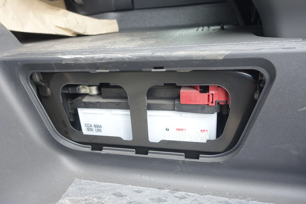 Toyota HiAce 3.5L white side profile with passenger carrier body
