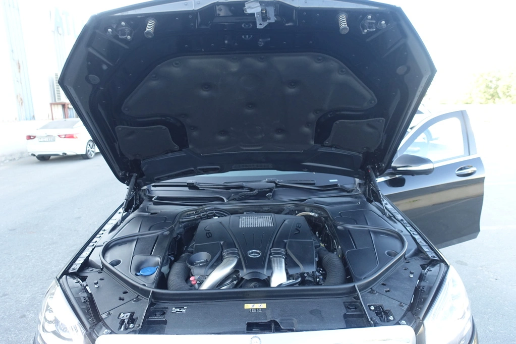 Mercedes-Benz S550 interior view for armored executive sedan
