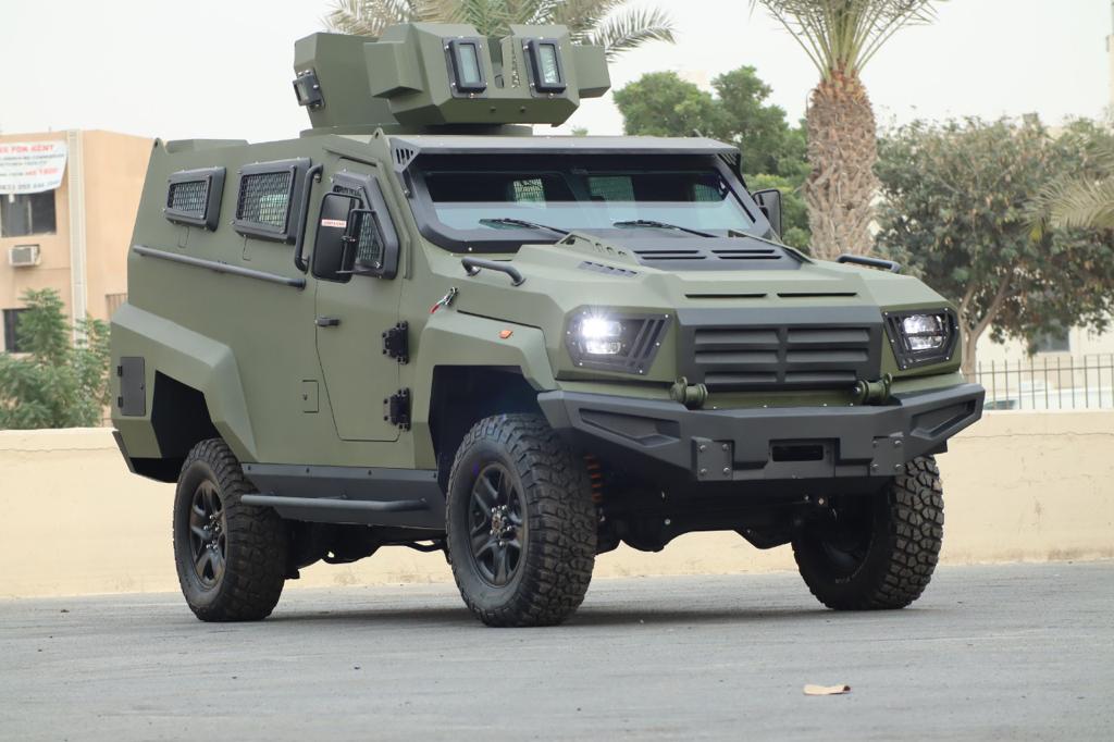 GER 1D front right angle view with lights on and armored carrier stance