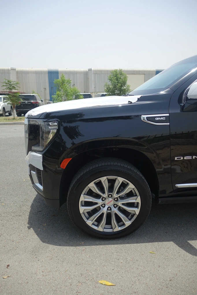 GMC YUKON DENALI 6.2L - BLACK - front right wheel