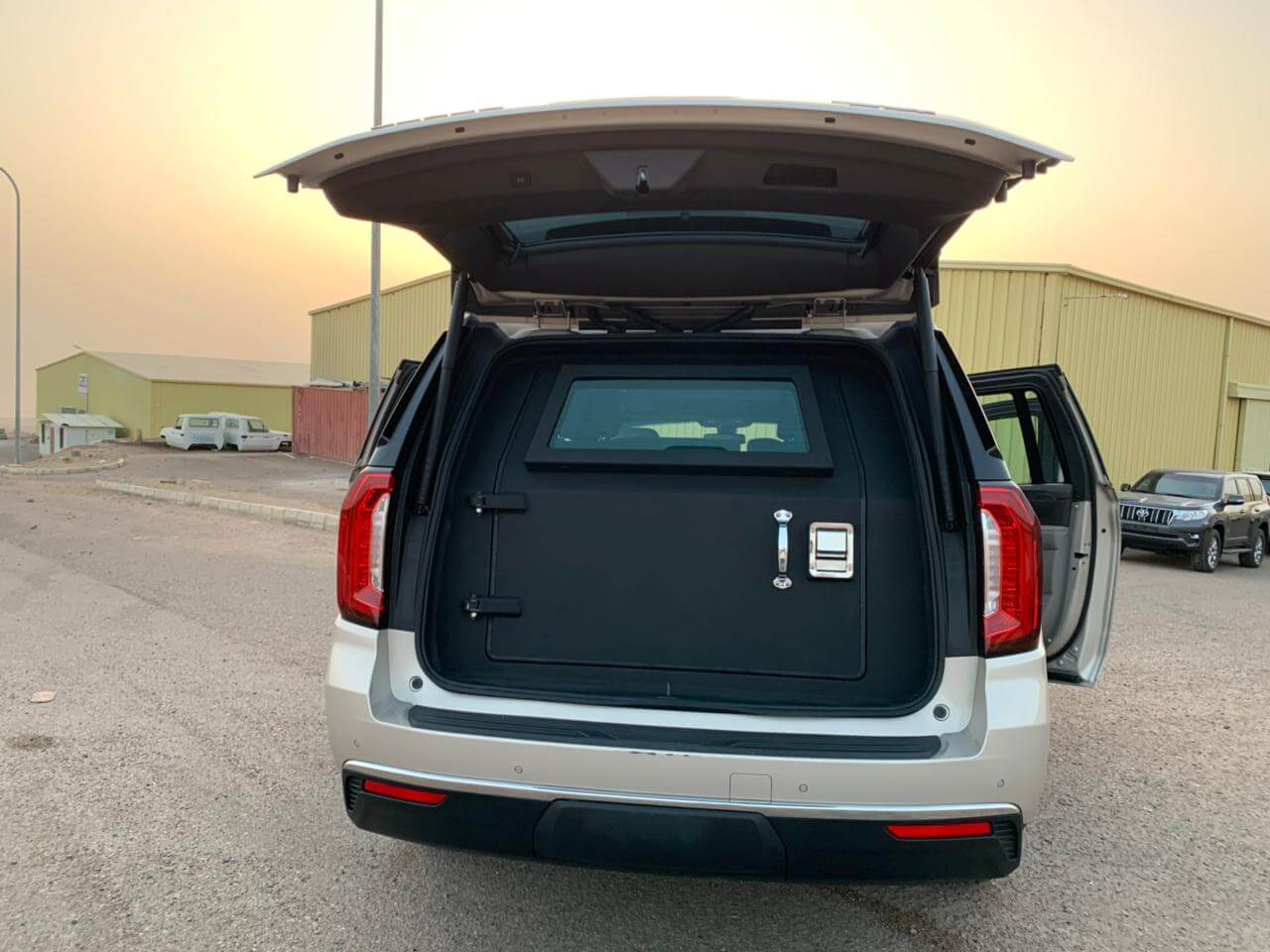 GMC Yukon trunk armoring protection detail