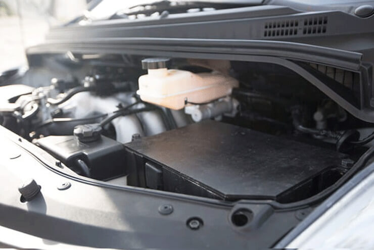 Hyundai H-1 مصفحة مع حجرة المحرك