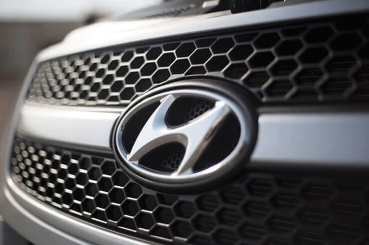 Hyundai H-1 مصفحة مع شعار خارجي