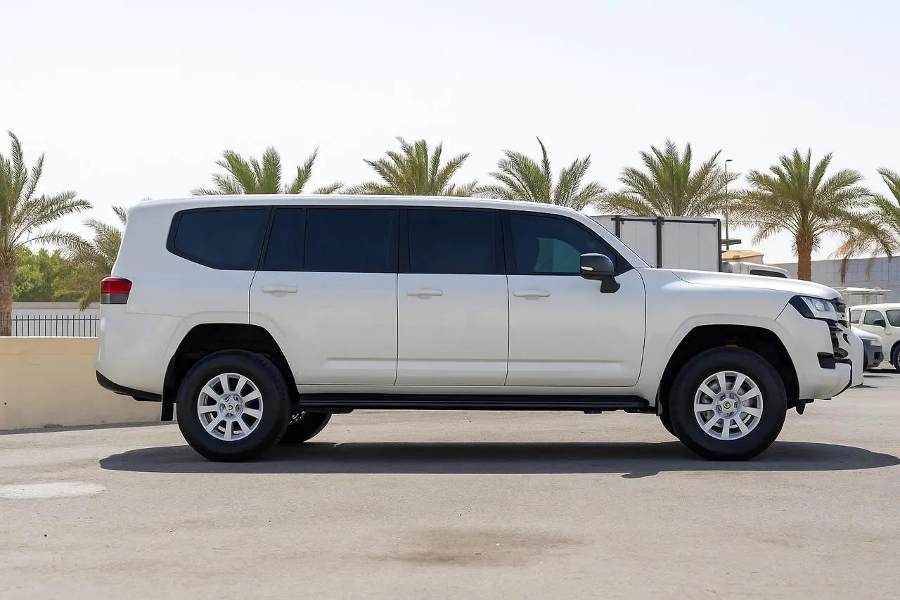 Land Cruiser Extended in the Armored Luxury category - side profile, right side, armoring detail