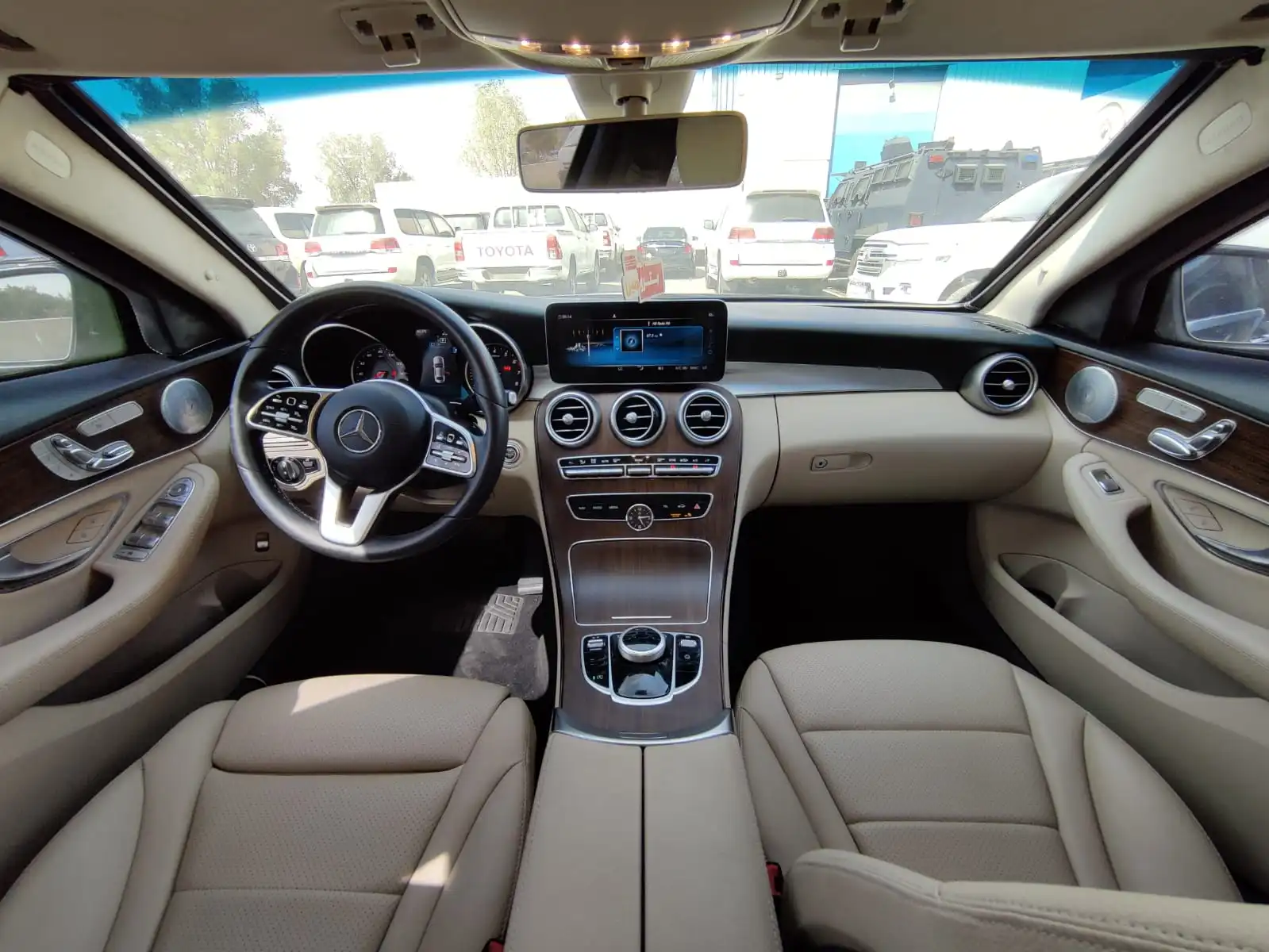 Mercedes-Benz C300 2.0L - Black blindé - intérieur
