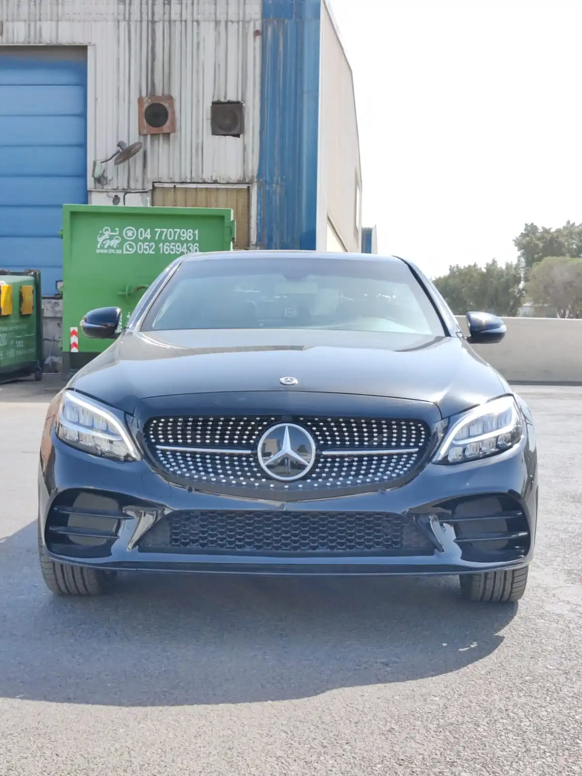 Mercedes-Benz C300 2.0L - Black blindé - vue avant