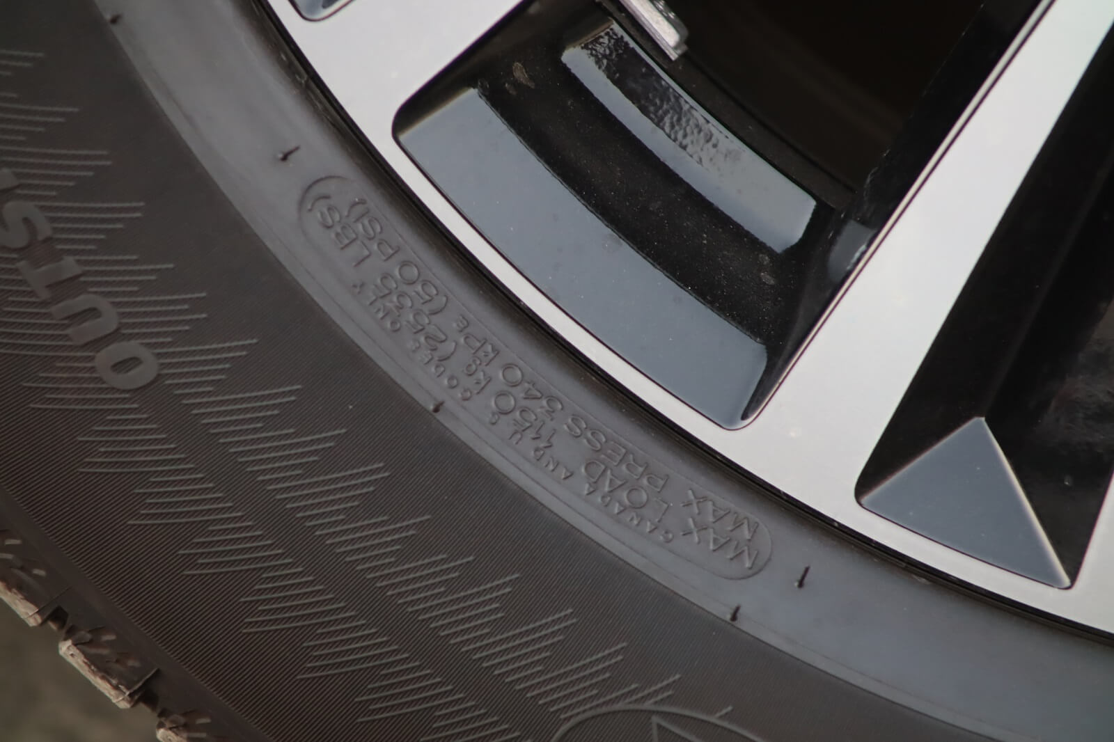 Mercedes Maybach GLS 600 armored luxury SUV tire detail
