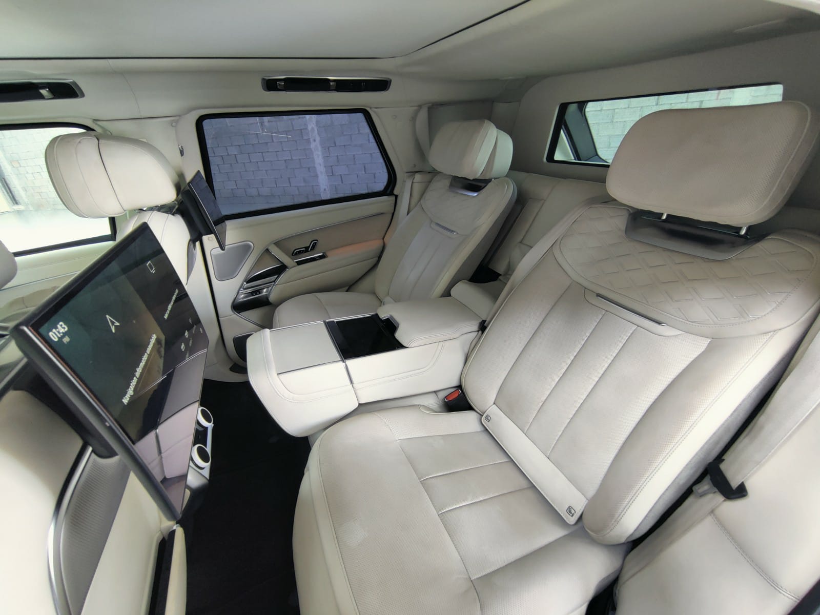 RANGE ROVER SV 4.4 L- BLACK - back seats