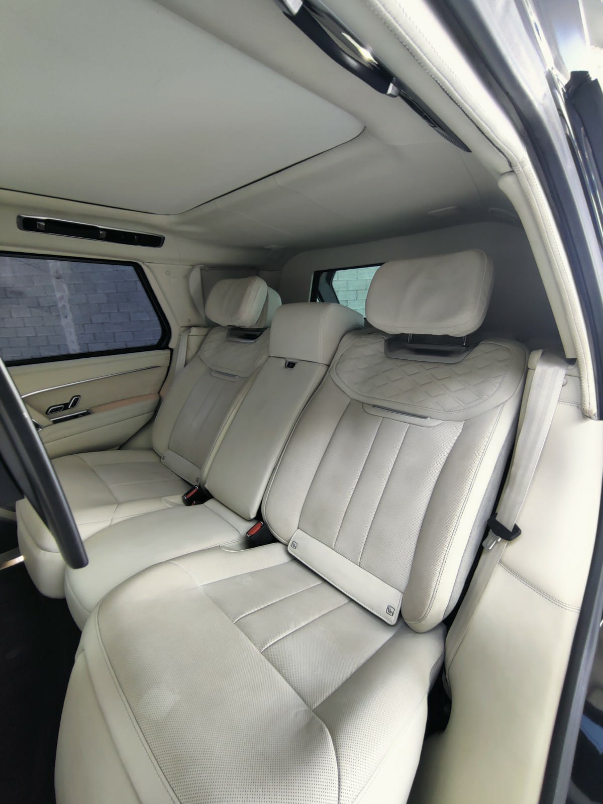 RANGE ROVER SV 4.4 L- BLACK - back seats 2