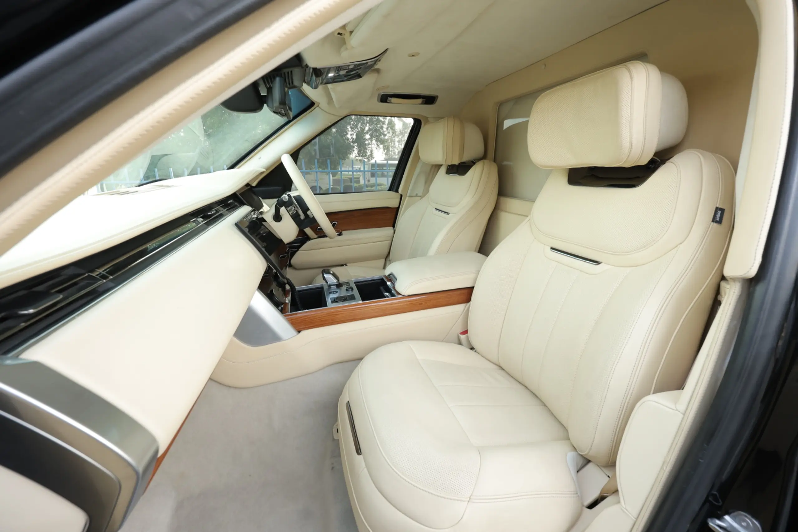 Range Rover P530 Extended BR6 مصفحة مع مقصورة القيادة
