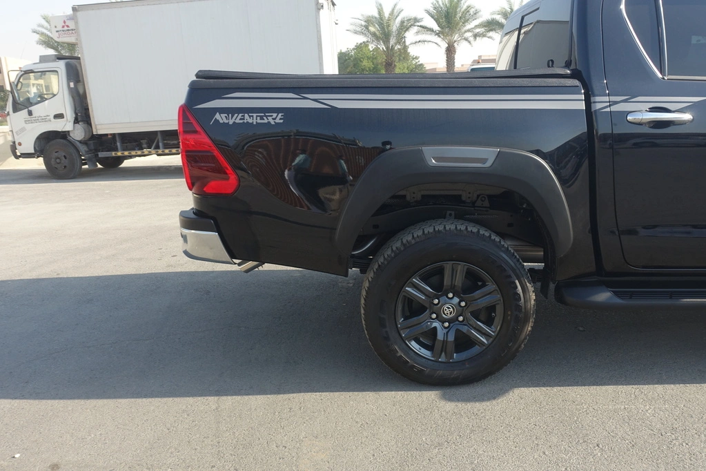 TOYOTA HILUX 4.0L ADVENTURE-BLACK - back right tire