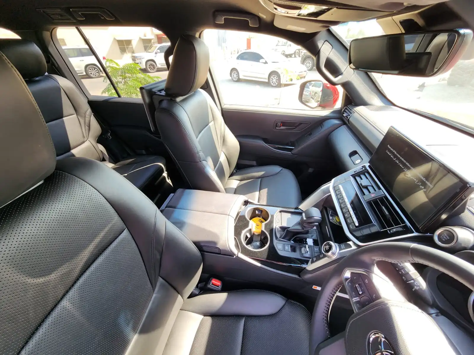 TOYOTA-Land-Cruiser-300-Red-cockpit-2