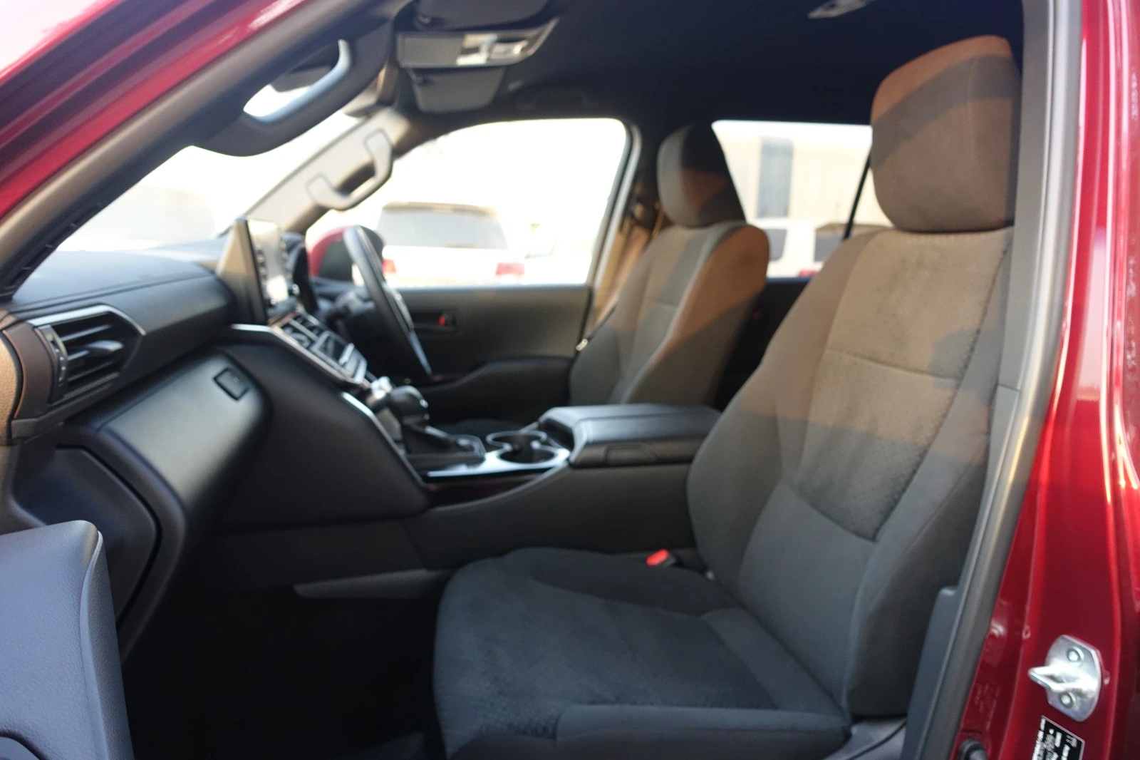 TOYOTA-Land-Cruiser-300-Red-front-seats