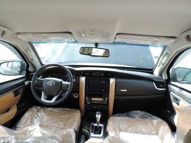 Toyota Fortuner مصفحة مع مقصورة القيادة