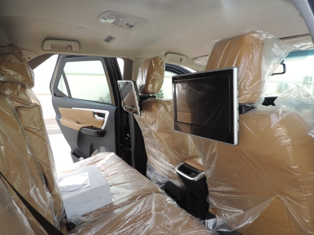 Toyota Fortuner blindé - intérieur, écrans intérieurs
