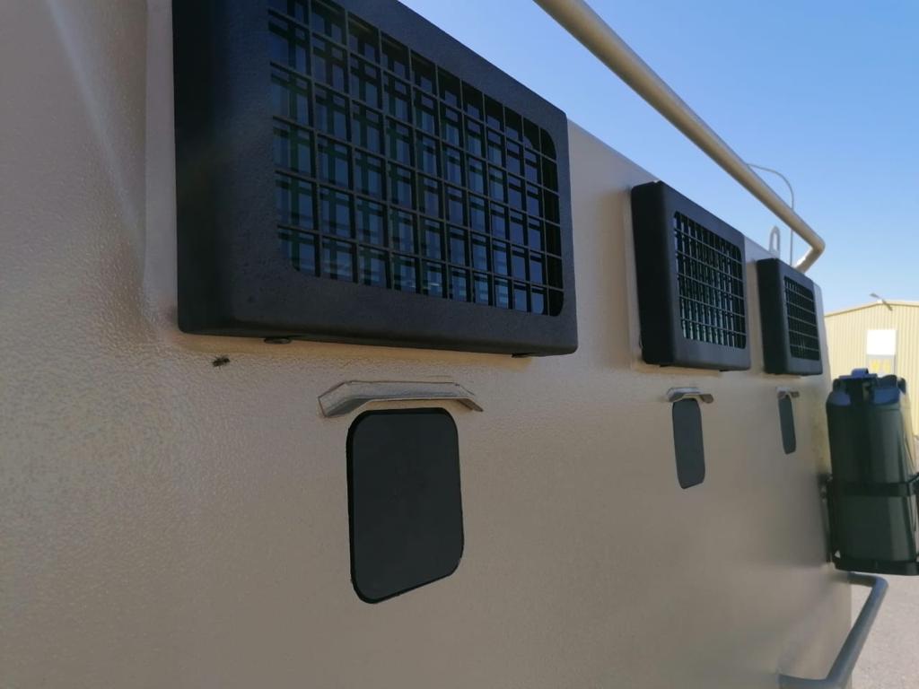 Toyota Troop Carrier LC79 BR6 مصفحة مع تفاصيل نافذة مدرعة