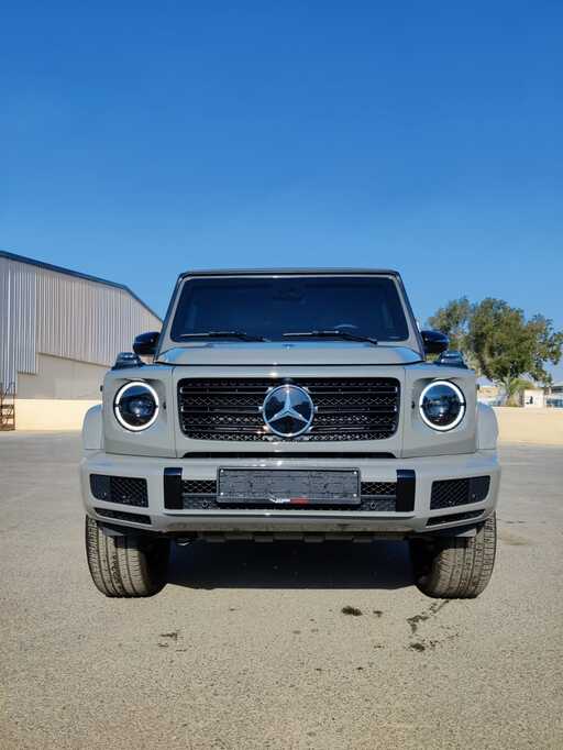 Mercedes-Benz G500 front view with grille, headlights and grey exterior finish