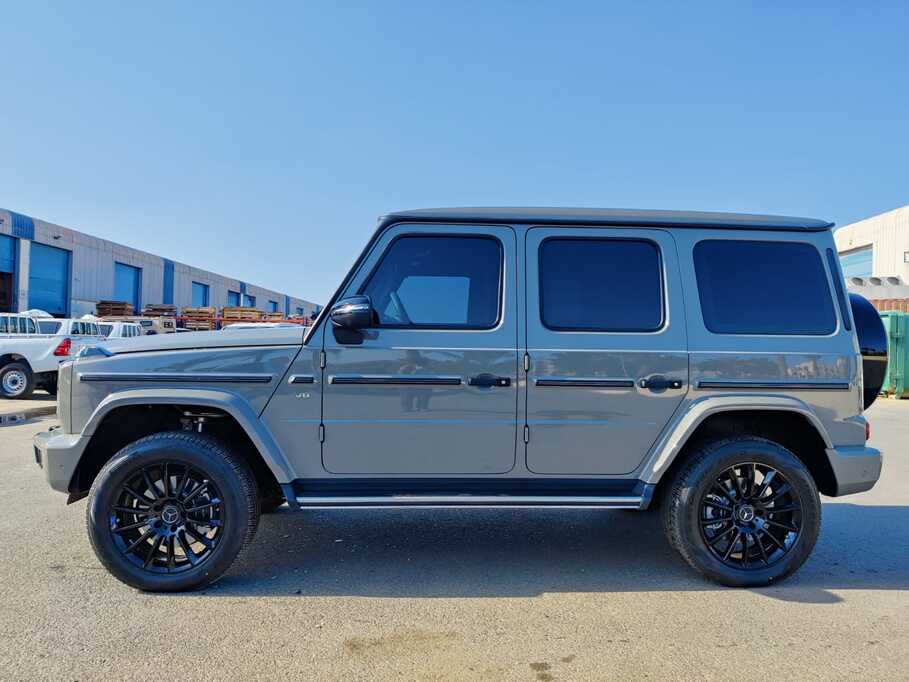 Mercedes-Benz G500 front quarter view with premium wheels and grey finish