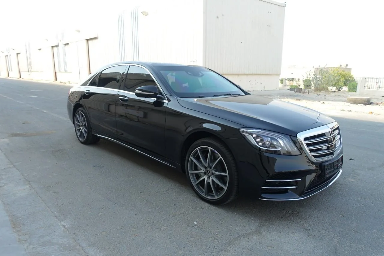 Armored Mercedes-Benz S550 Black sedan, full exterior three-quarter view